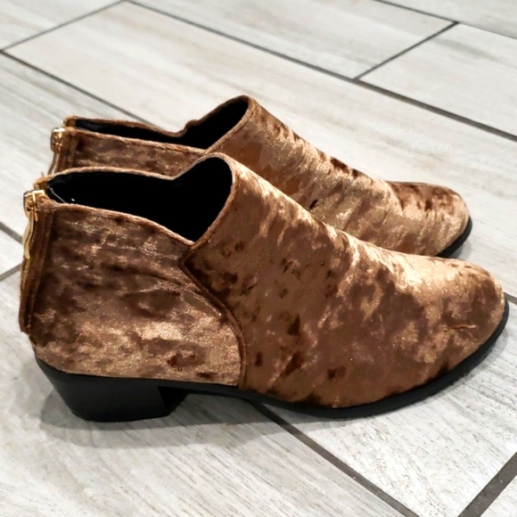 Mata Shoes Shoes - Mata heeled Velvet booties.